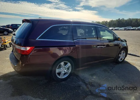 2011 Honda Odyssey Touring z USA, uszkodzony, nr VIN 5FNRL5H94BB013417